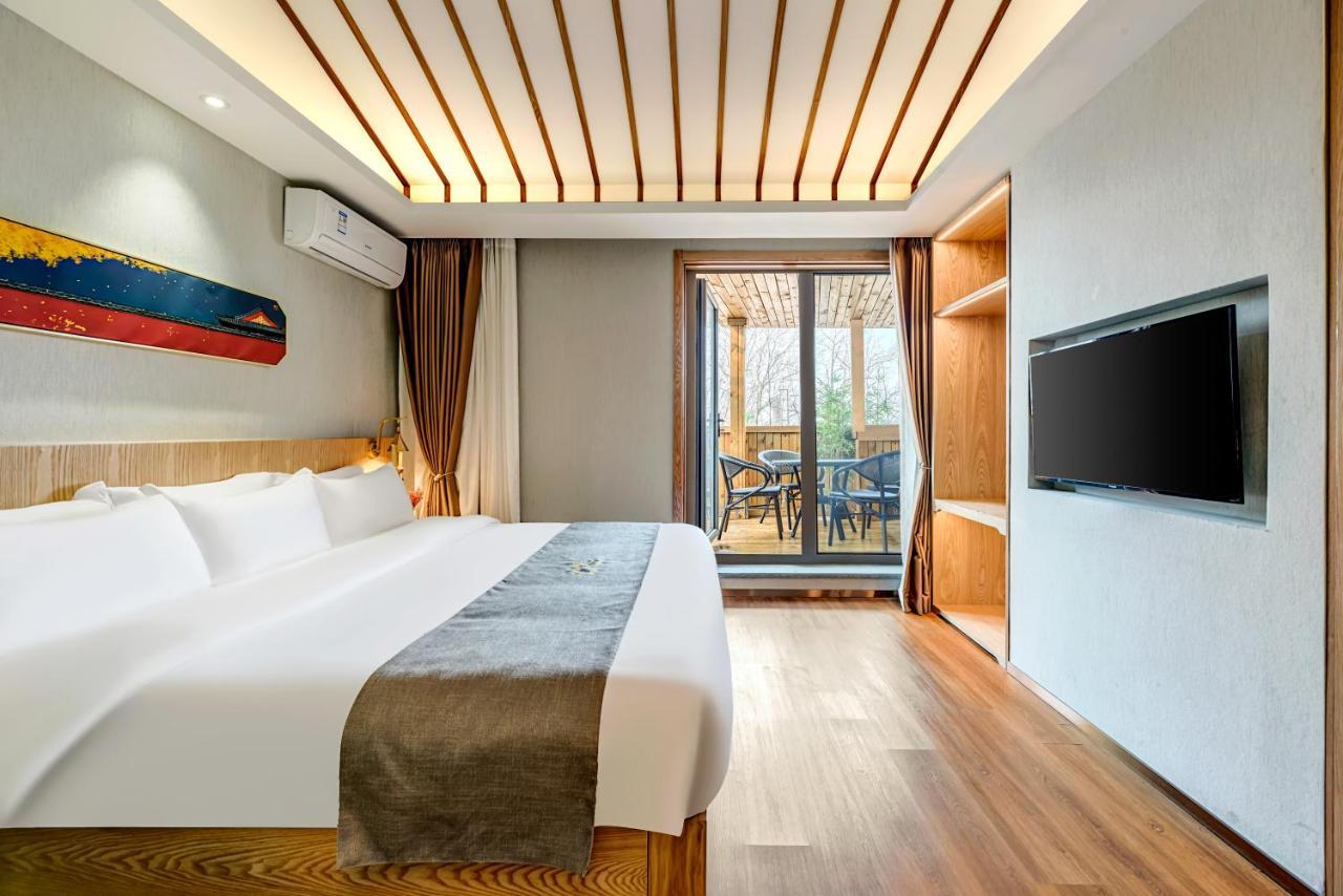 Happy Dragon Saga Hotel With Terrace-- Free Wifi Unlimited For Westen Software And Fluent English Speaking,Tourist Ticket Service&Food Recommendation,Near Tian'Anmen Forbidden City,Wangfujing Walking Street,Easy To Get Any Tour Sights By Metro Peking Exteriör bild