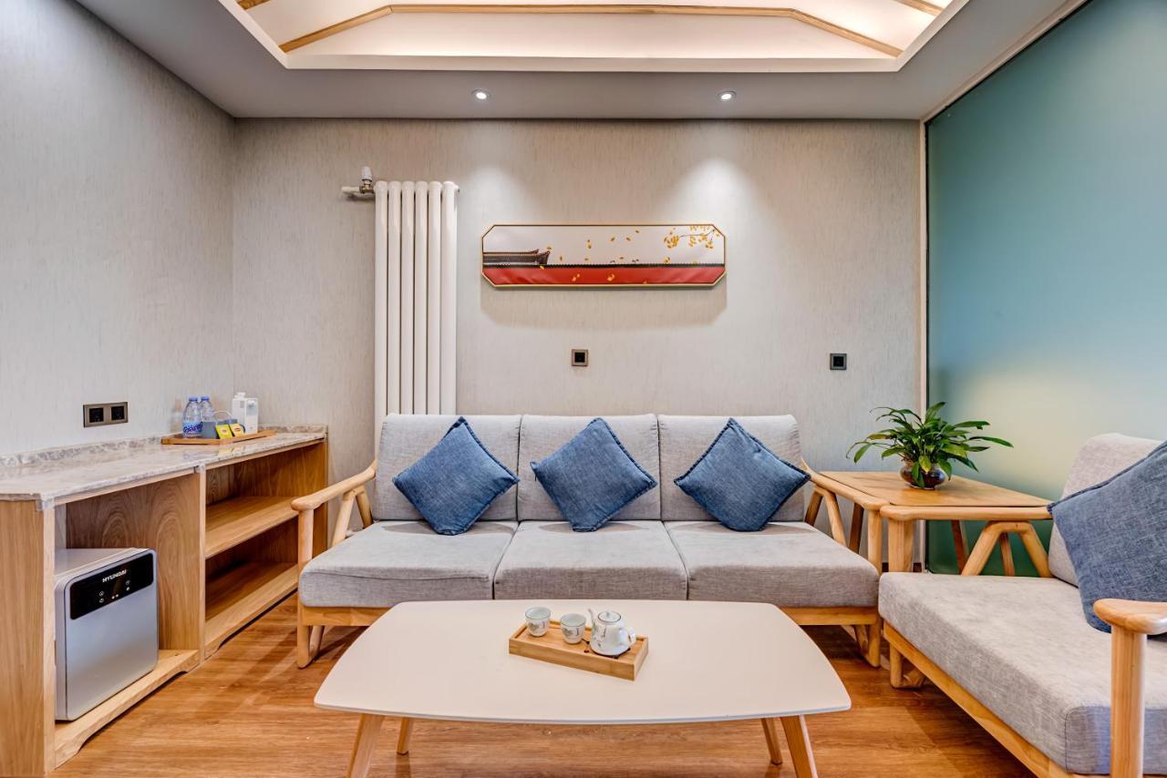 Happy Dragon Saga Hotel With Terrace-- Free Wifi Unlimited For Westen Software And Fluent English Speaking,Tourist Ticket Service&Food Recommendation,Near Tian'Anmen Forbidden City,Wangfujing Walking Street,Easy To Get Any Tour Sights By Metro Peking Exteriör bild