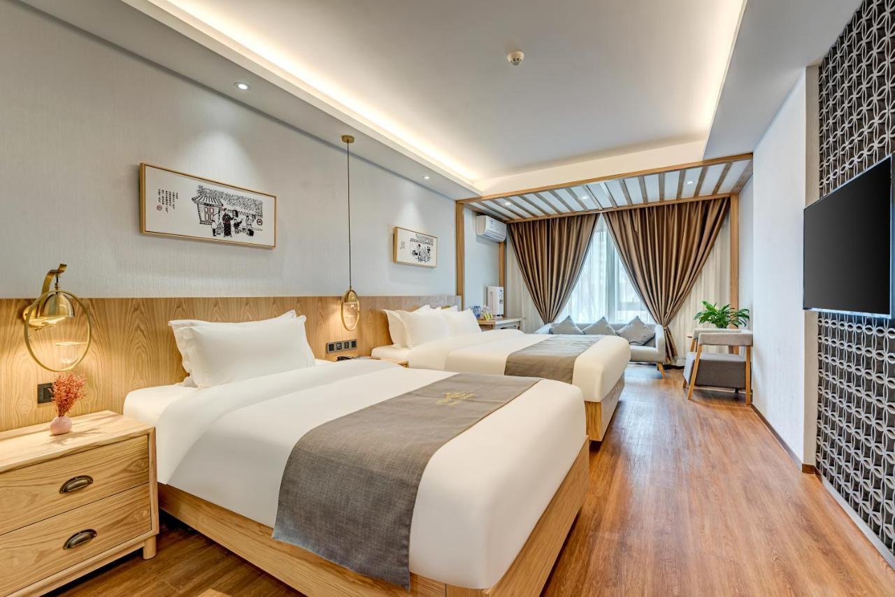 Happy Dragon Saga Hotel With Terrace-- Free Wifi Unlimited For Westen Software And Fluent English Speaking,Tourist Ticket Service&Food Recommendation,Near Tian'Anmen Forbidden City,Wangfujing Walking Street,Easy To Get Any Tour Sights By Metro Peking Exteriör bild