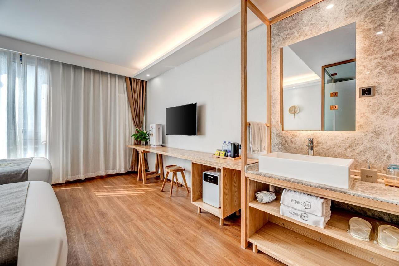 Happy Dragon Saga Hotel With Terrace-- Free Wifi Unlimited For Westen Software And Fluent English Speaking,Tourist Ticket Service&Food Recommendation,Near Tian'Anmen Forbidden City,Wangfujing Walking Street,Easy To Get Any Tour Sights By Metro Peking Exteriör bild
