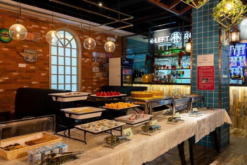 Happy Dragon Saga Hotel With Terrace-- Free Wifi Unlimited For Westen Software And Fluent English Speaking,Tourist Ticket Service&Food Recommendation,Near Tian'Anmen Forbidden City,Wangfujing Walking Street,Easy To Get Any Tour Sights By Metro Peking Exteriör bild