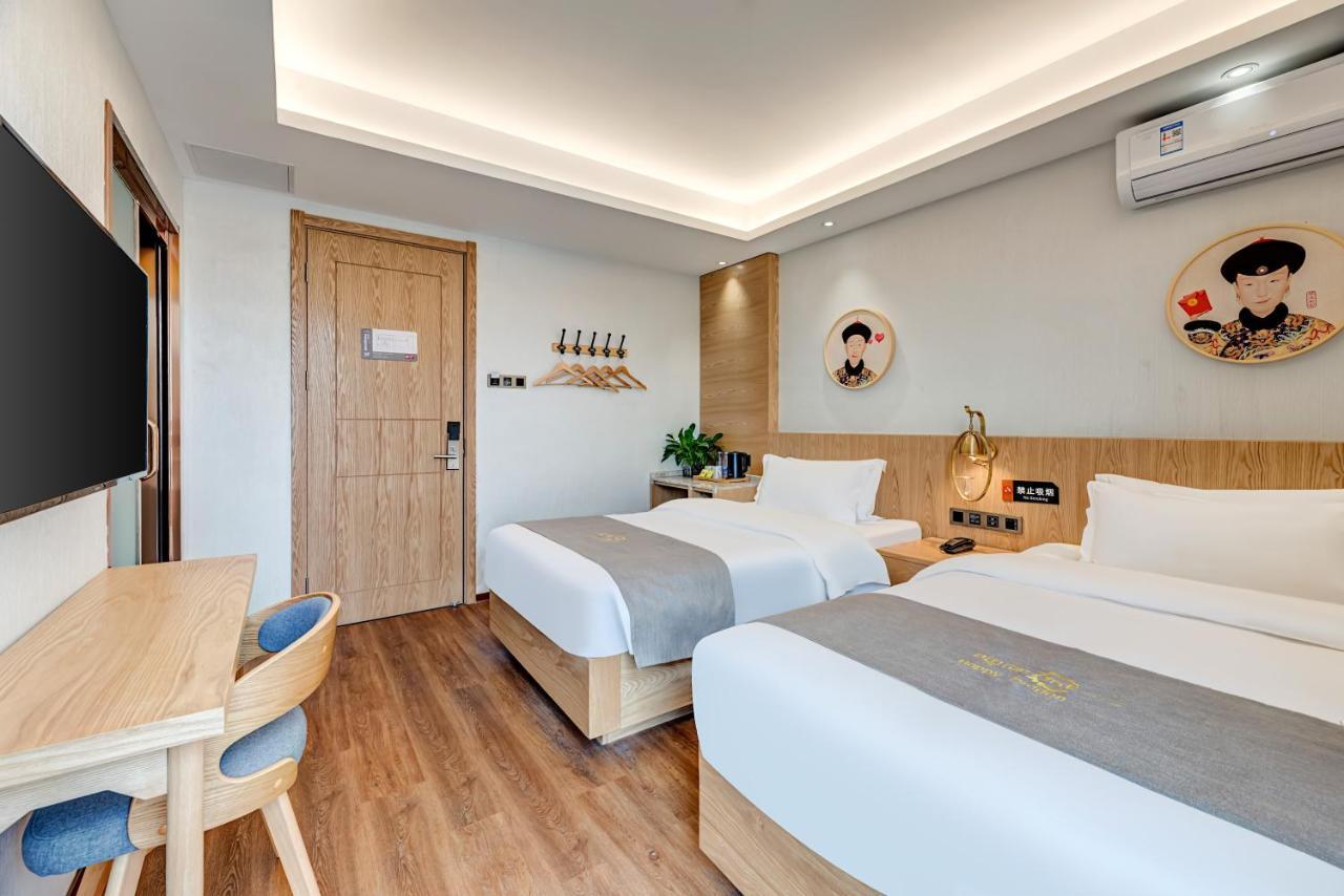 Happy Dragon Saga Hotel With Terrace-- Free Wifi Unlimited For Westen Software And Fluent English Speaking,Tourist Ticket Service&Food Recommendation,Near Tian'Anmen Forbidden City,Wangfujing Walking Street,Easy To Get Any Tour Sights By Metro Peking Exteriör bild